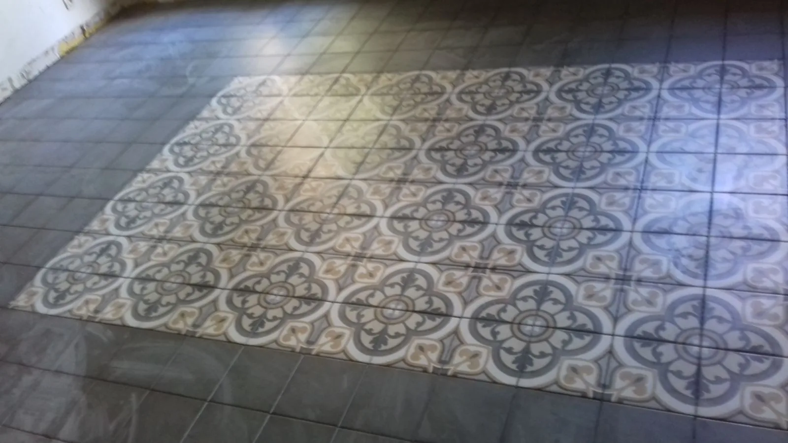 Sol en carreaux de ciment à motif