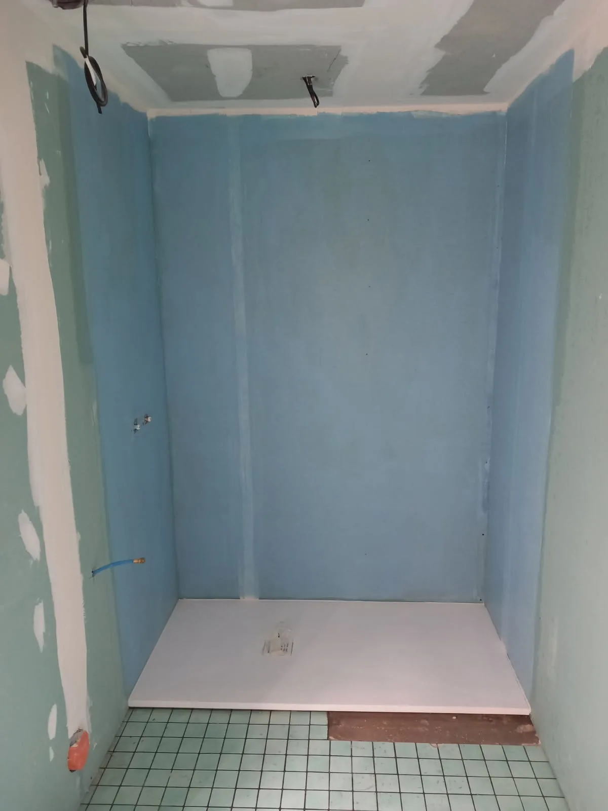 Mur de douche avant travaux